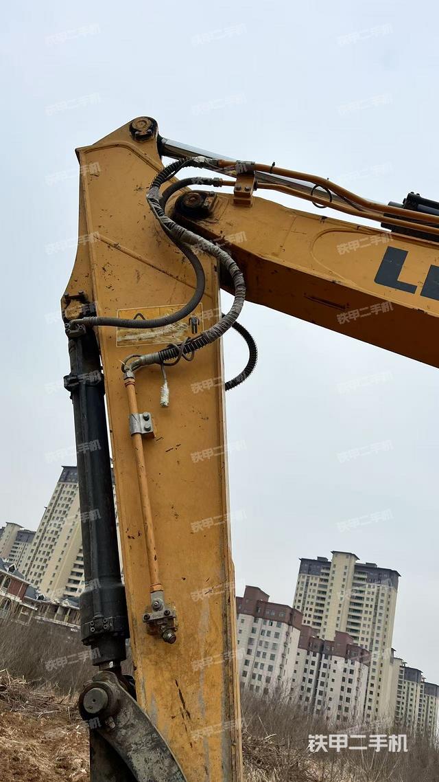 小臂整體左后(工作和回轉(zhuǎn)裝置) 小臂整體左后(工作和回轉(zhuǎn)裝置)