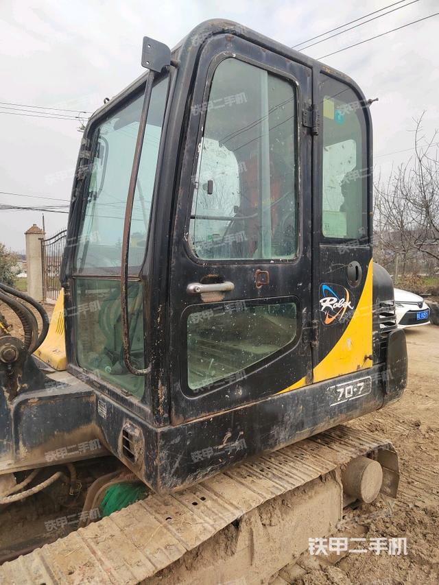 駕駛室整體（整機外觀）