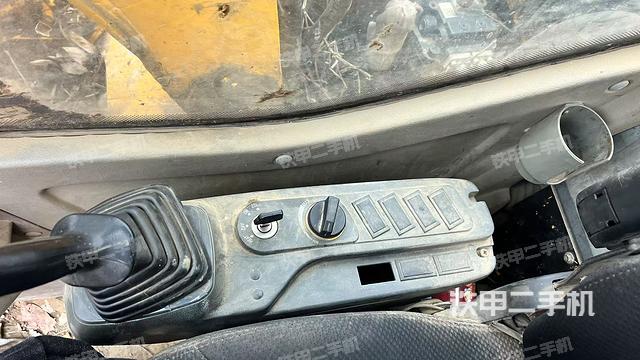 座椅右側(cè)控制臺/鑰匙門/油門/含右手柄（駕駛室部分）