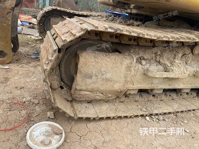 右側(cè)履帶整體(行走機(jī)構(gòu)) 右側(cè)履帶整體(行走機(jī)構(gòu))