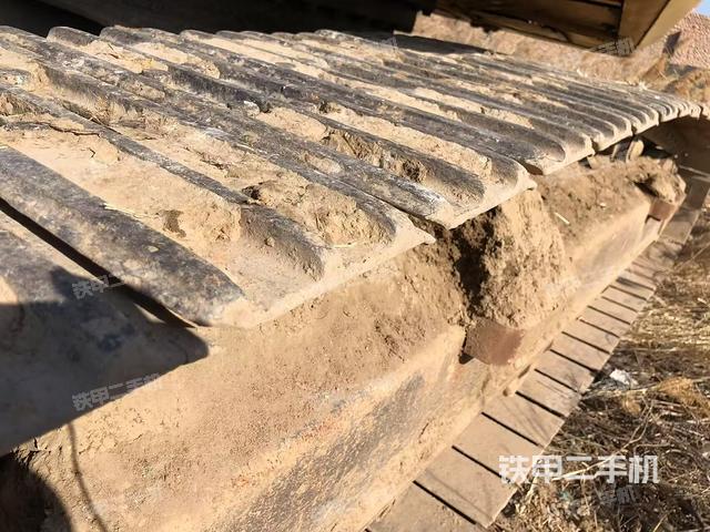 單側(cè)履帶整體(整機外觀) 單側(cè)履帶整體(整機外觀)