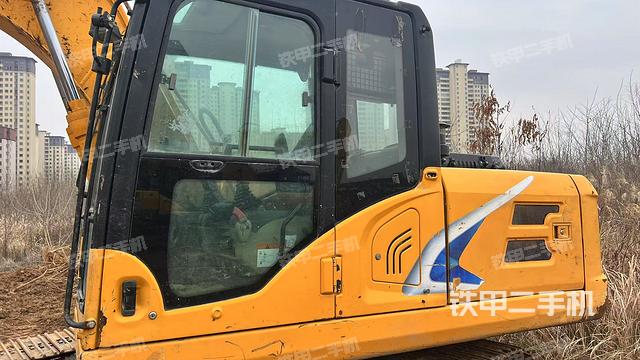 駕駛室左前45度（駕駛室部分）