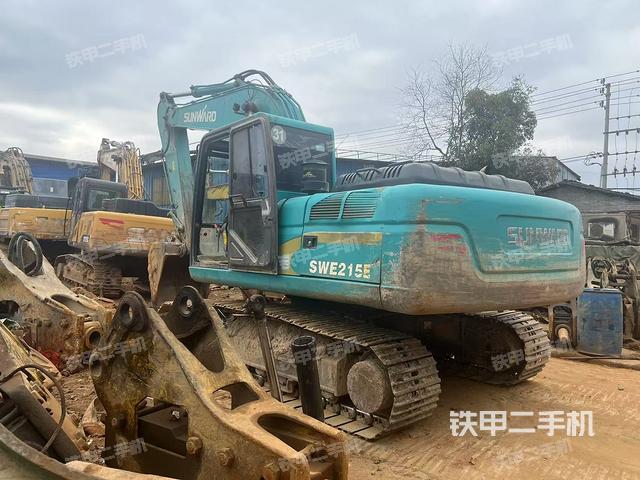 駕駛室頂部（整機外觀）