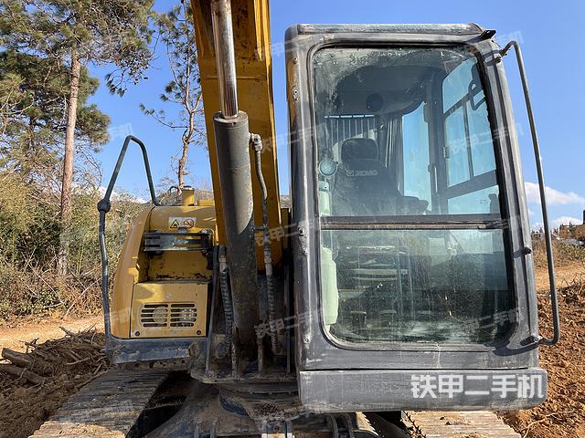 驾驶室顶部（整机外观）