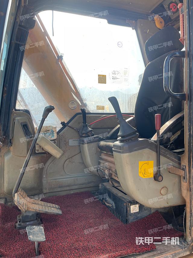 駕駛室整體（整機外觀）