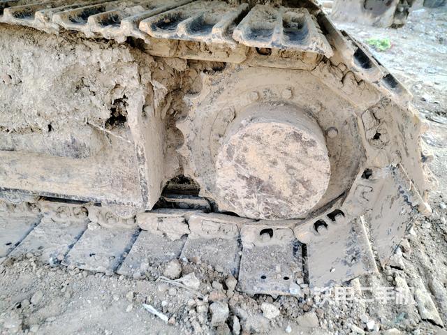 左驅(qū)動輪（行走機構(gòu)）