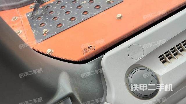 后窗玻璃角標（駕駛室部分）