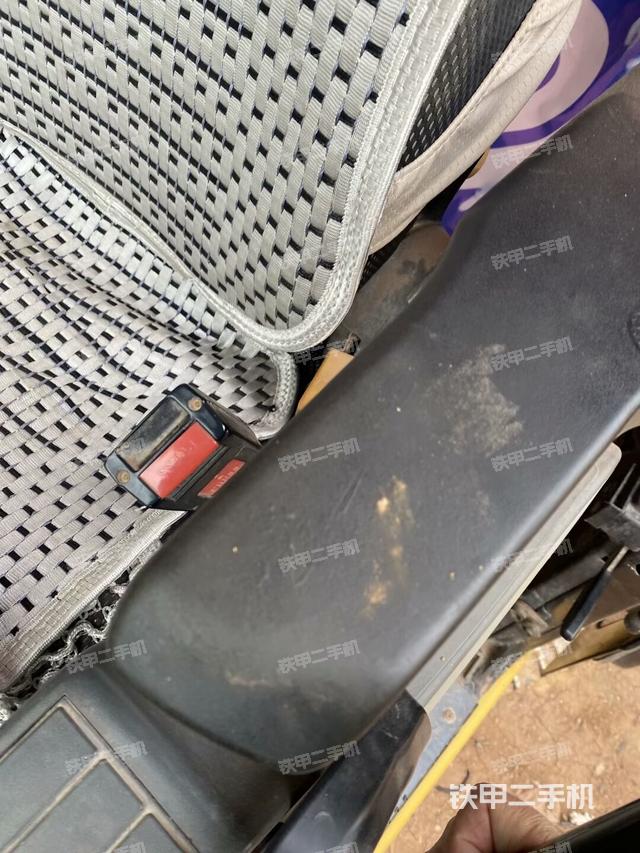 座椅右側(cè)控制臺(tái)/鑰匙門/油門/含右手柄（駕駛室部分）