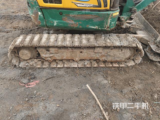 單側(cè)履帶整體(整機(jī)外觀) 單側(cè)履帶整體(整機(jī)外觀)