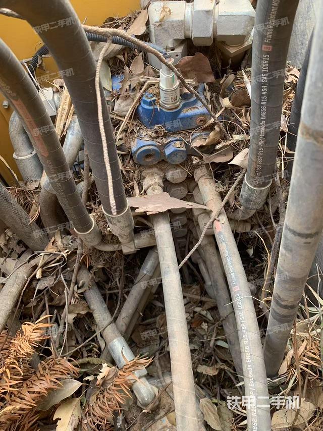 回轉(zhuǎn)馬達(dá)和主控閥(整機(jī)外觀) 回轉(zhuǎn)馬達(dá)和主控閥(整機(jī)外觀)