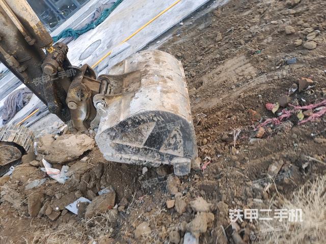 鏟斗右后整體（工作和回轉(zhuǎn)裝置）