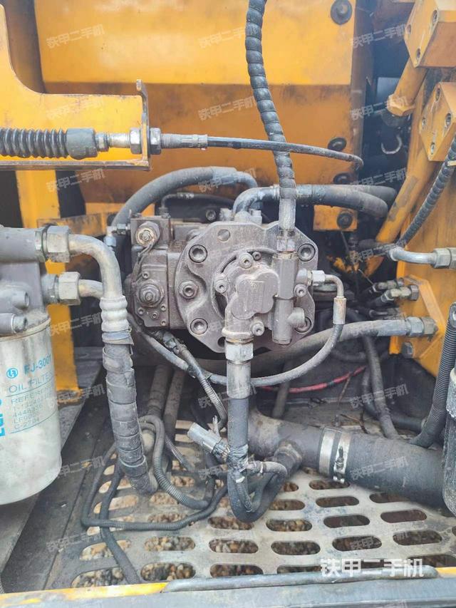 液壓泵艙室正面整體(整機(jī)外觀) 液壓泵艙室正面整體(整機(jī)外觀)