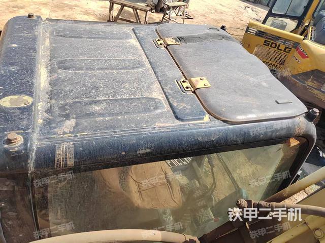 驾驶室顶部（整机外观）