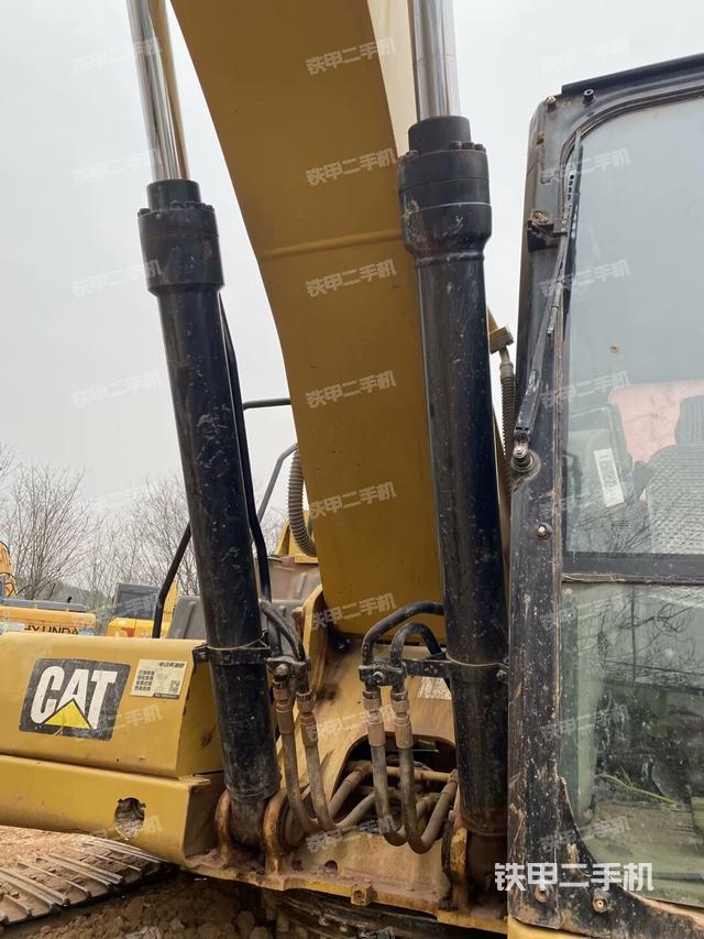 大臂油缸整體?豎拍（工作和回轉(zhuǎn)裝置）