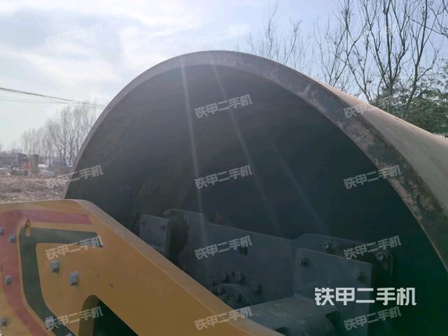 前輪左側(cè)減震塊連接及部件（壓路機(jī)前后車架）