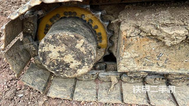 右驅(qū)動輪（行走機構(gòu)）