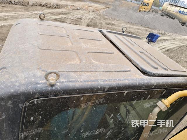 駕駛室頂部（整機外觀）