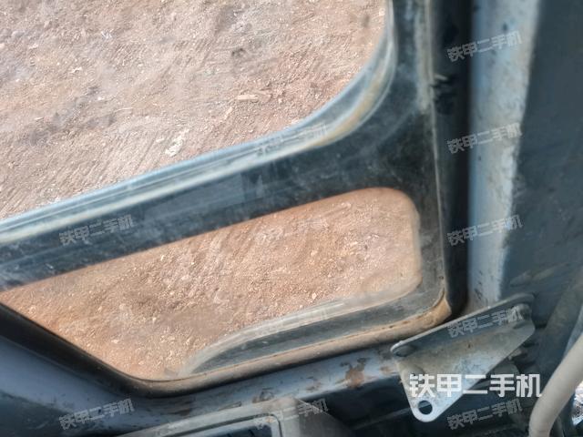 左后方玻璃角標(biāo)（駕駛室部分）