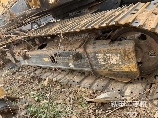 單側(cè)履帶整體(整機(jī)外觀) 單側(cè)履帶整體(整機(jī)外觀)