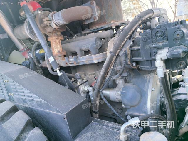 發(fā)動機(jī)艙全景（壓路機(jī)發(fā)動機(jī)艙）