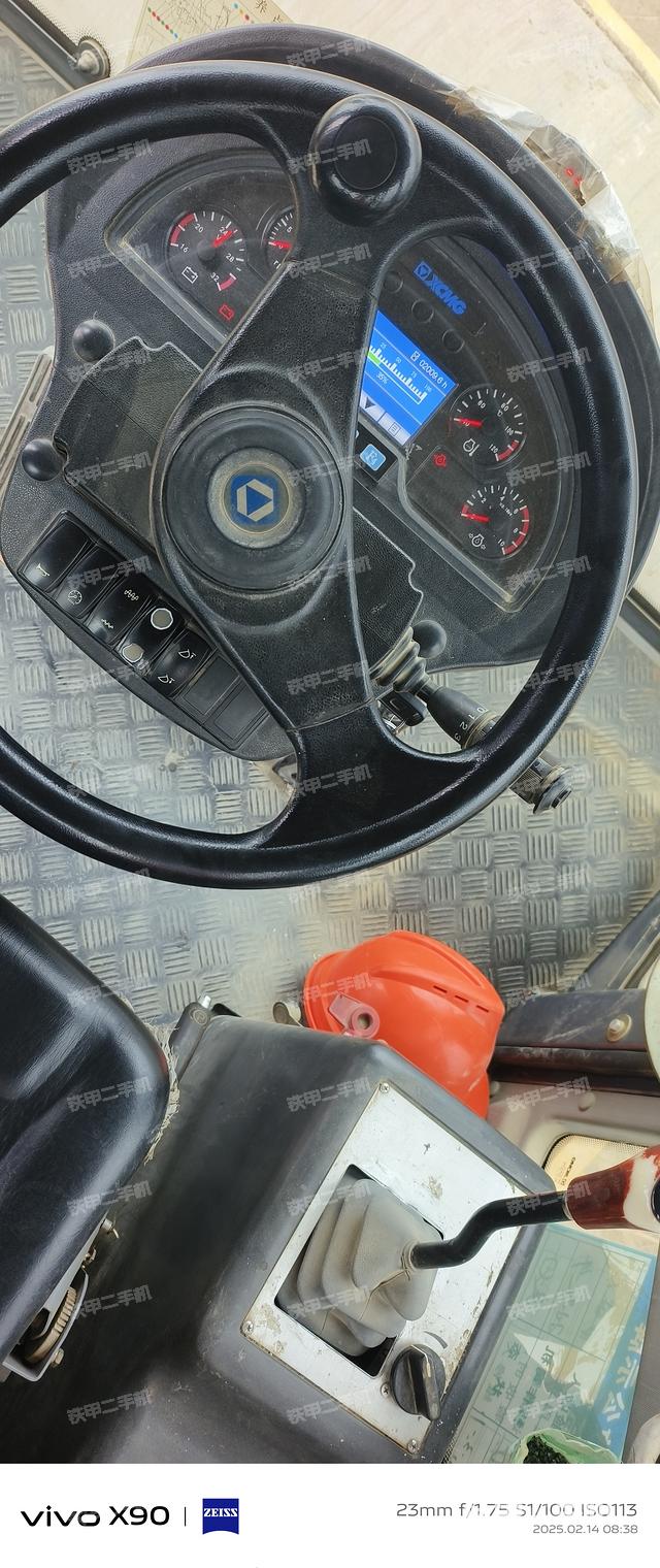 驾驶室操作台（设备外观及核心部件）