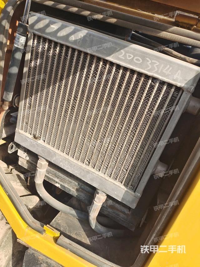 發(fā)動(dòng)機(jī)艙液壓泵全景（壓路機(jī)發(fā)動(dòng)機(jī)艙）