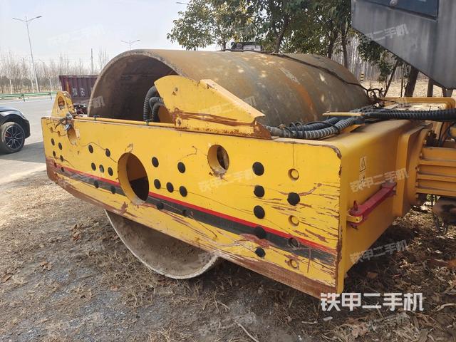 正后側(cè)（壓路機(jī)前后車架）