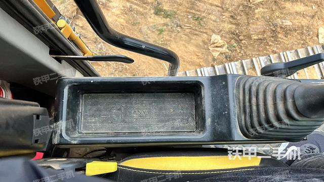 座椅左側(cè)控制臺/音響/含左手柄（駕駛室部分）