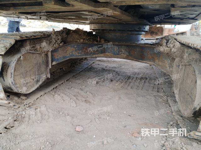 轉(zhuǎn)盤和下車架正前（工作和回轉(zhuǎn)裝置）