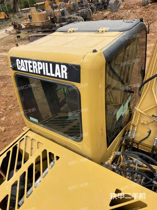 驾驶室顶部（整机外观）