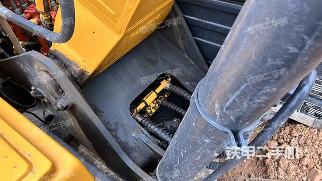 大臂根部?斜視(工作和回轉(zhuǎn)裝置) 大臂根部?斜視(工作和回轉(zhuǎn)裝置)