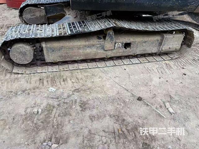 單側(cè)履帶整體(整機外觀) 單側(cè)履帶整體(整機外觀)