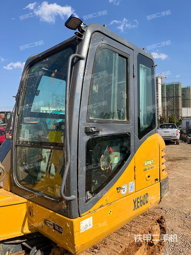 驾驶室整体（整机外观）