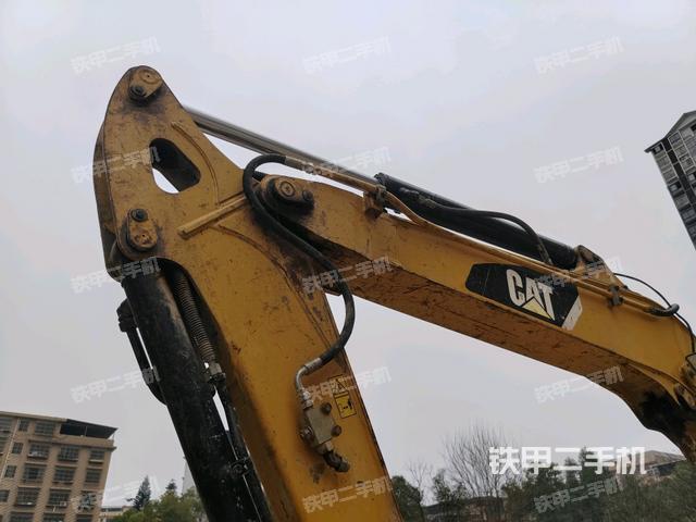 轉(zhuǎn)盤和下車架正前(工作和回轉(zhuǎn)裝置) 轉(zhuǎn)盤和下車架正前(工作和回轉(zhuǎn)裝置)