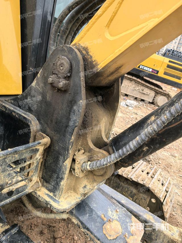 大臂根部?斜（工作和回轉(zhuǎn)裝置）