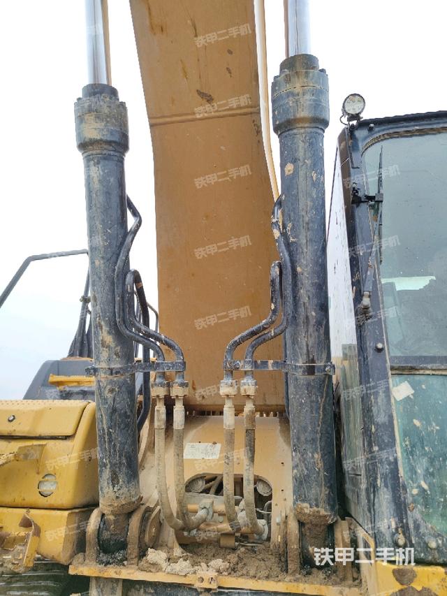 大臂油缸整體?豎拍(工作和回轉(zhuǎn)裝置) 大臂油缸整體?豎拍(工作和回轉(zhuǎn)裝置)