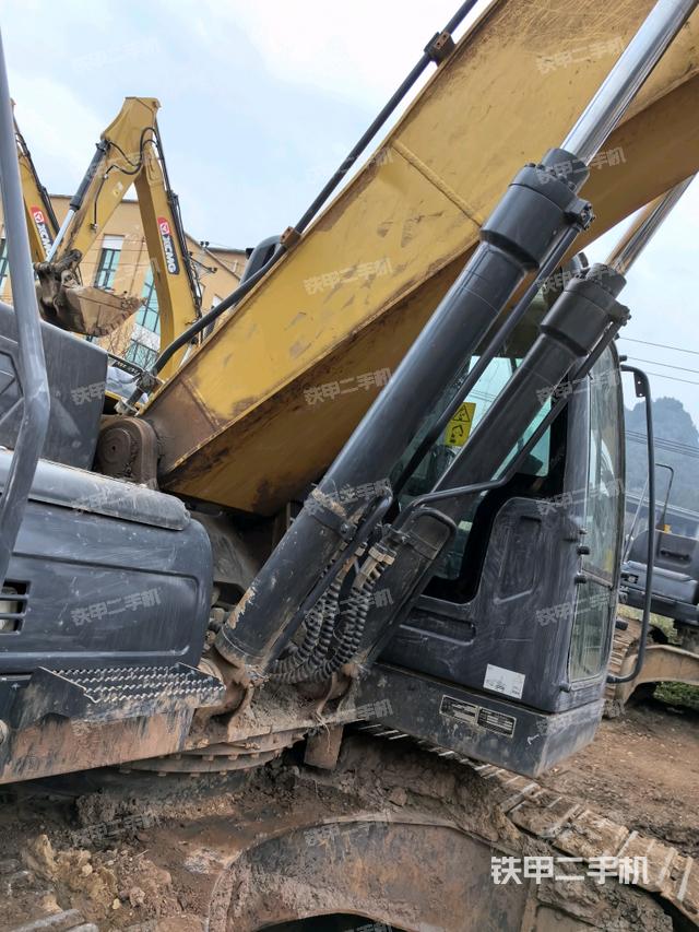 大臂背部俯視（工作和回轉(zhuǎn)裝置）