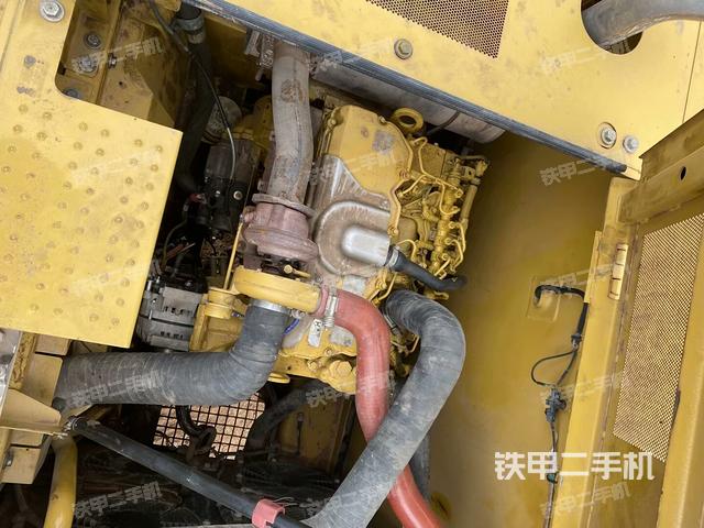 發(fā)動(dòng)機(jī)室（上車部件）