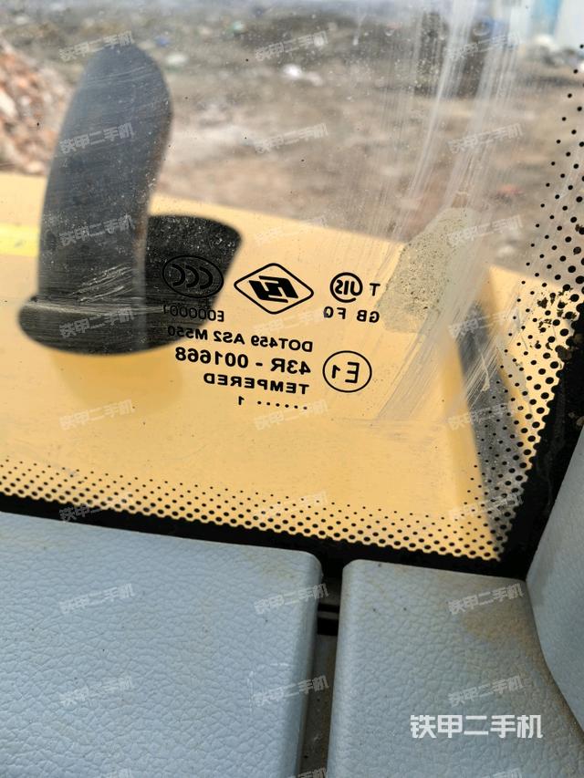 后窗玻璃角標（駕駛室部分）