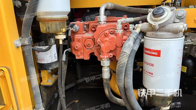 液壓泵斜45?右(大件艙室) 液壓泵斜45?右(大件艙室)