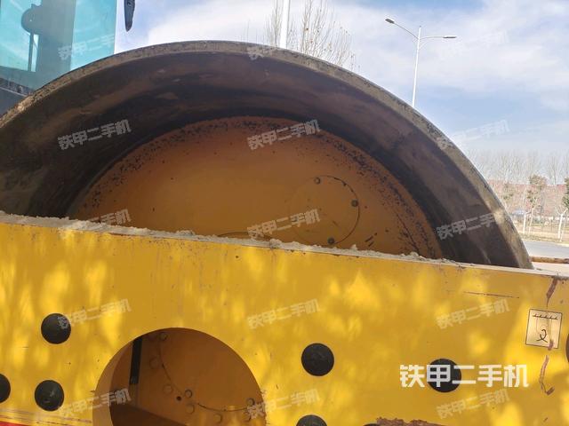 后輪左側(cè)全景（壓路機(jī)前后車架）