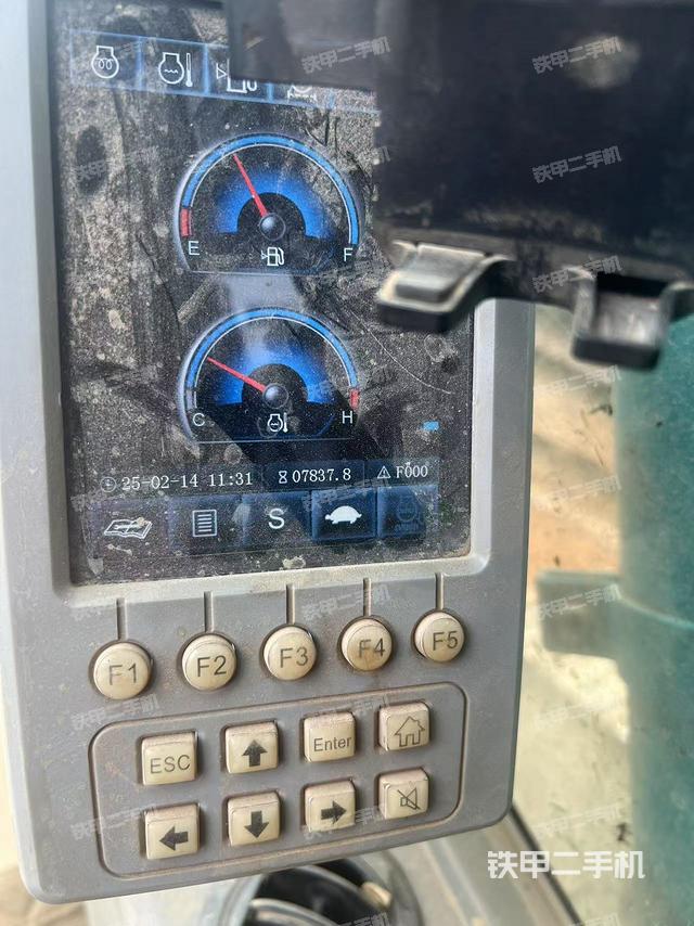 駕駛室整體（整機外觀）