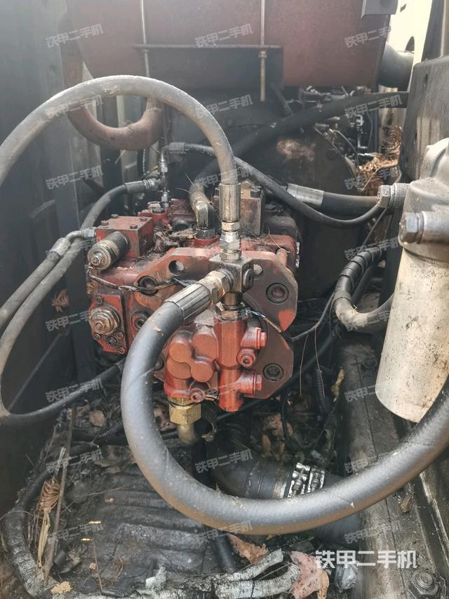 液壓泵斜45?右（大件艙室）