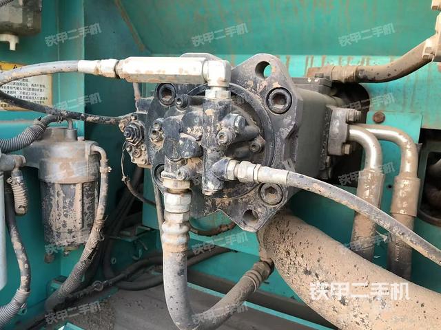 液壓泵艙室正面整體（整機(jī)外觀）