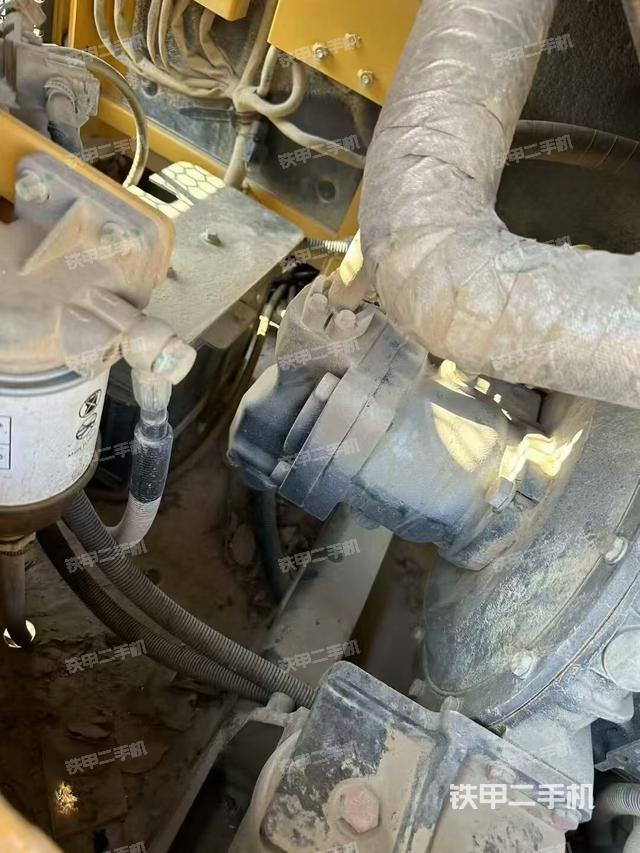 液壓泵艙室正面整體(整機(jī)外觀) 液壓泵艙室正面整體(整機(jī)外觀)