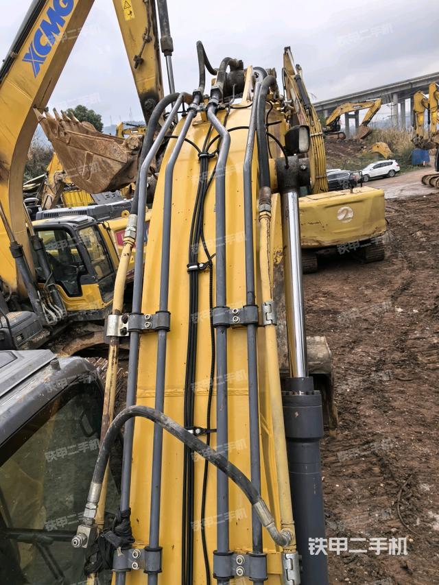 大臂背部俯視（工作和回轉(zhuǎn)裝置）