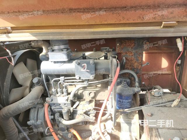 分動(dòng)箱或變速箱（壓路機(jī)發(fā)動(dòng)機(jī)艙）