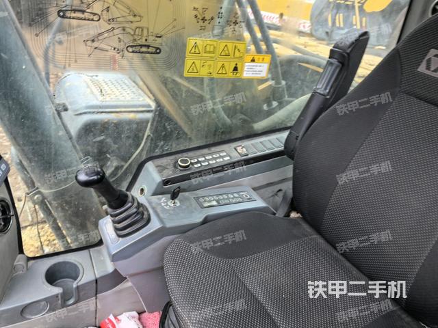 后窗玻璃角標(駕駛室部分) 后窗玻璃角標(駕駛室部分)