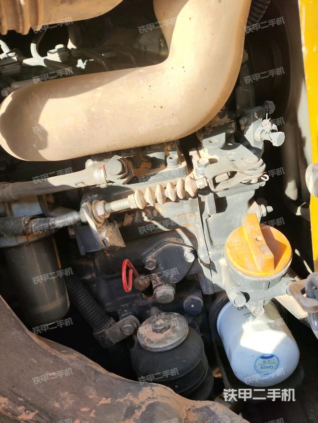 液壓泵艙室正面整體（整機(jī)外觀）