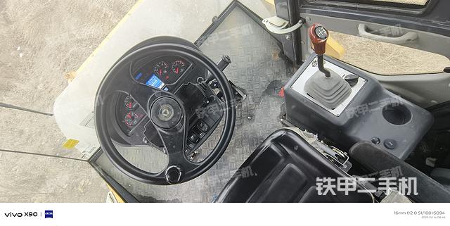 驾驶室操作台（设备外观及核心部件）